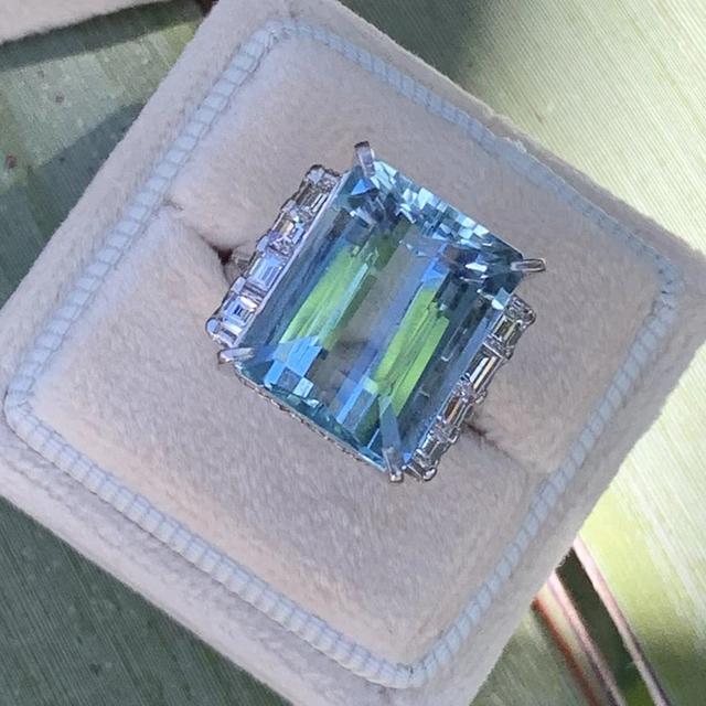 Новое женское кольцо на палец с большим небесно-голубым камнем для коктейльной вечеринки, великолепные женские аксессуары, подарок для красоты, стильные ювелирные изделия