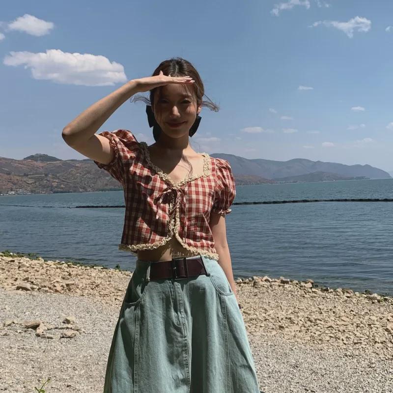 Женский топ 2023 года в французскую клетку со шнуровкой и оборками с квадратным вырезом