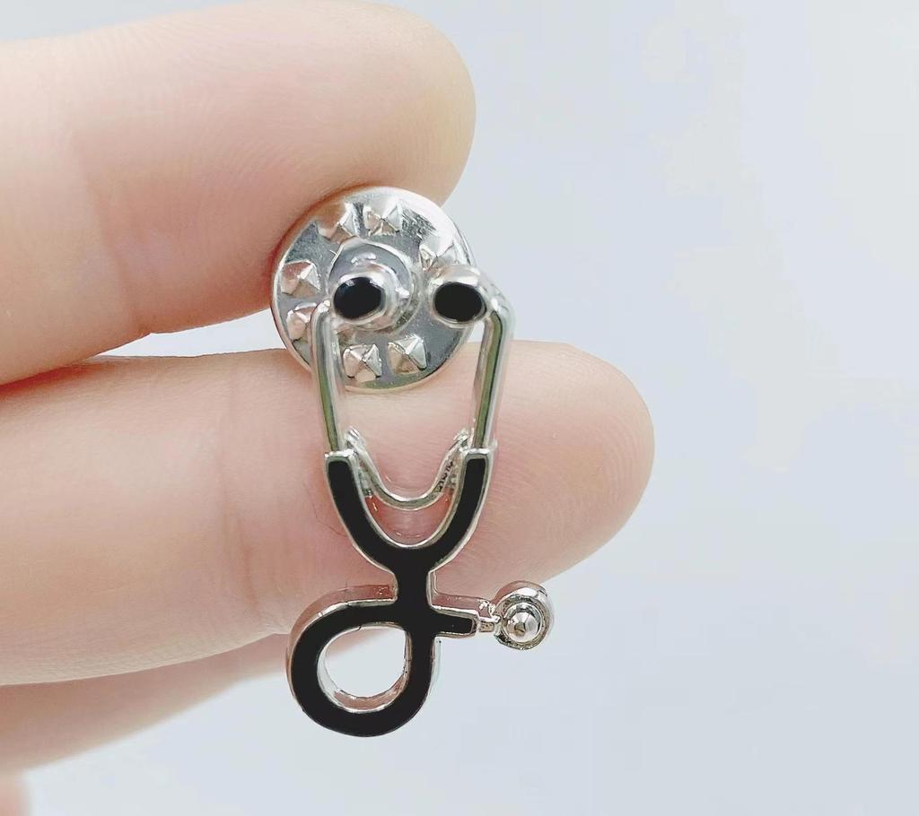 Брошь в виде стетоскопа в виде мультяшного доктора - Креативные европейские и американские украшения