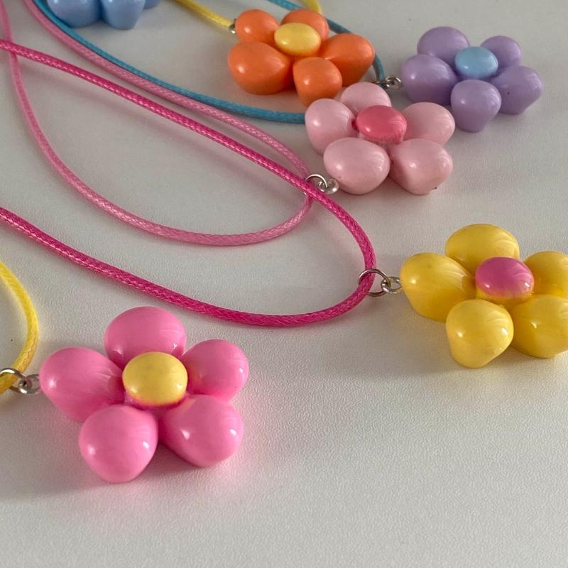 Cute Flower Necklace Colorful Pendant Necklace Romance Neck Jewelry Acrylic Material Gift for Girls and Youthful Women