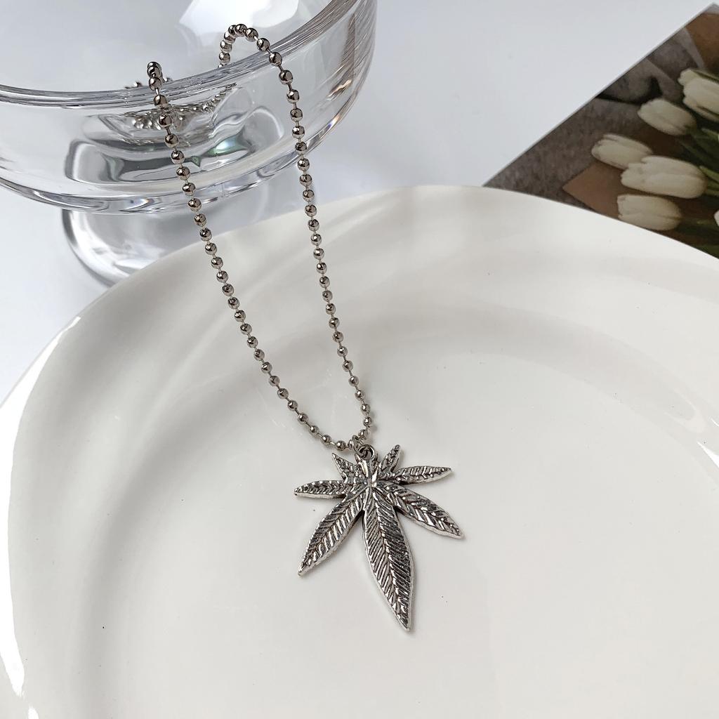 Sweet Cool Bear Series Metal Necklace Simple Retro Round Brand Pendant Versatile Niche Design Clavicle Chain