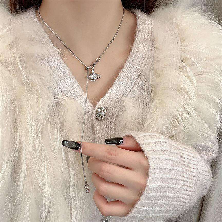 Ожерелье с подвеской «Жемчуг Сатурн» 2024 года: Высококачественная регулируемая цепочка для свитера из титановой стали для женщин