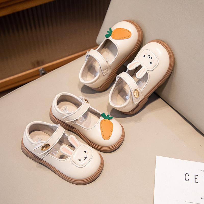 Кожаная обувь для девочек 2025 весна и осень новая детская обувь на мягкой подошве туфли принцессы для девочек детские одинарные туфли милые туфли для малышей с кроликом модные