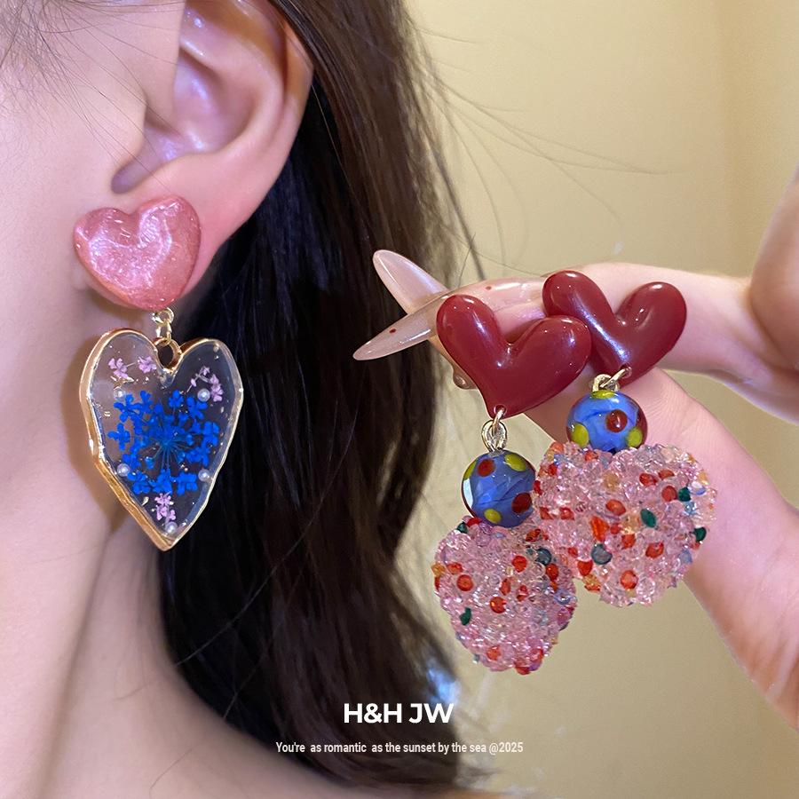 Серьги-подвески с сердцем из смолы Стильные оптовые женские украшения