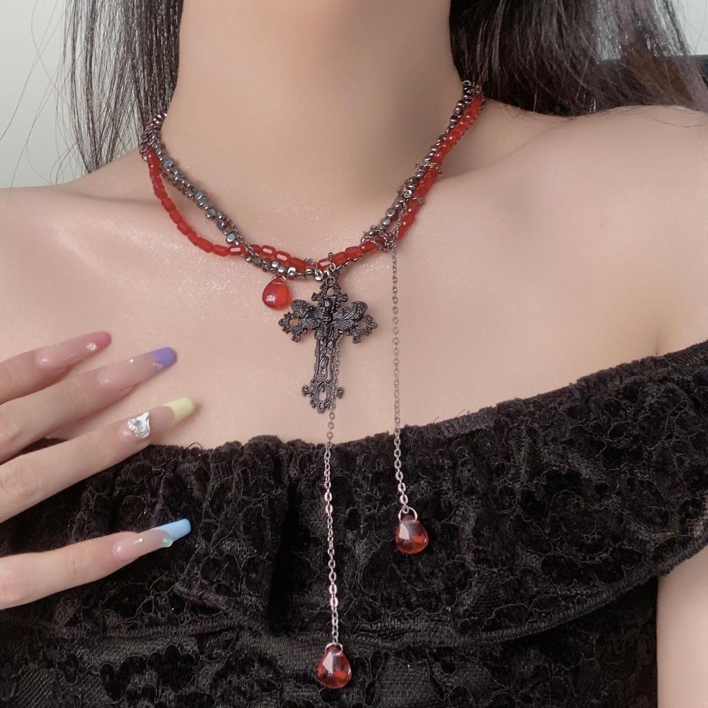 Chic Cross Pendant Necklace for Women - Trendy, Versatile, and Luxurious Clavicle Accessory.