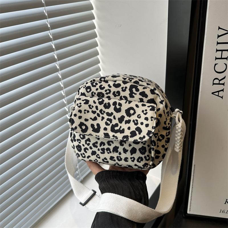 Корейская версия модного нишевого дизайна мягкая повседневная сумка-мессенджер на плечо с леопардовым принтом 2025 осень новая сумка для покупок и поездок