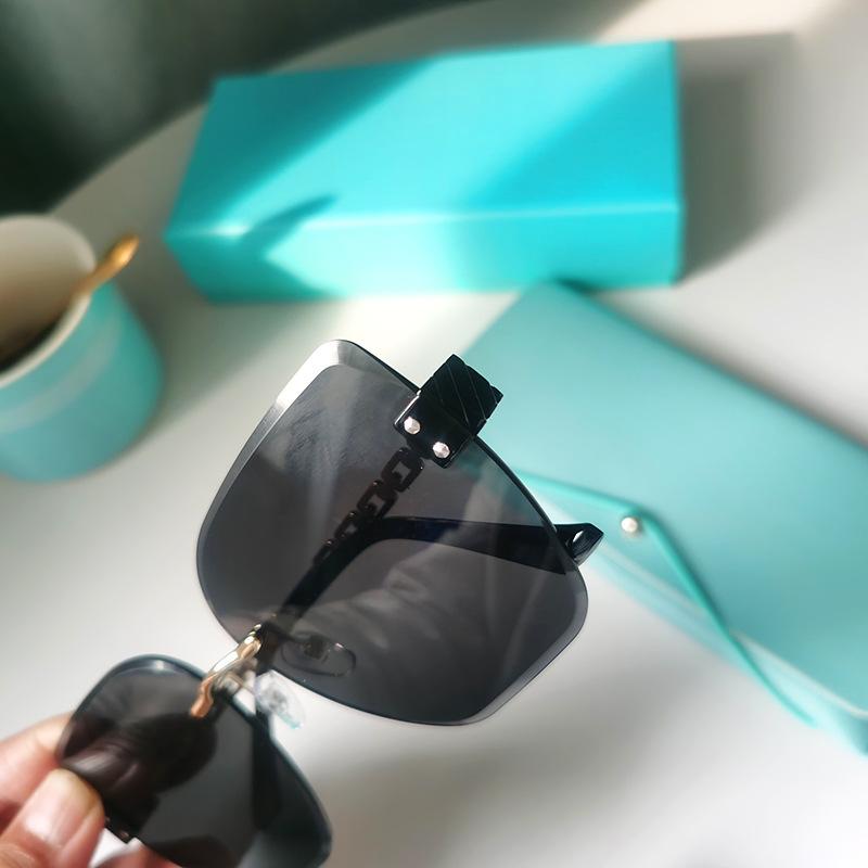 Модные повседневные ультралегкие солнцезащитные очки Женские элегантные цепочки для глаз Высокое чувство Минималистичный стиль Деловые солнцезащитные очки Женские