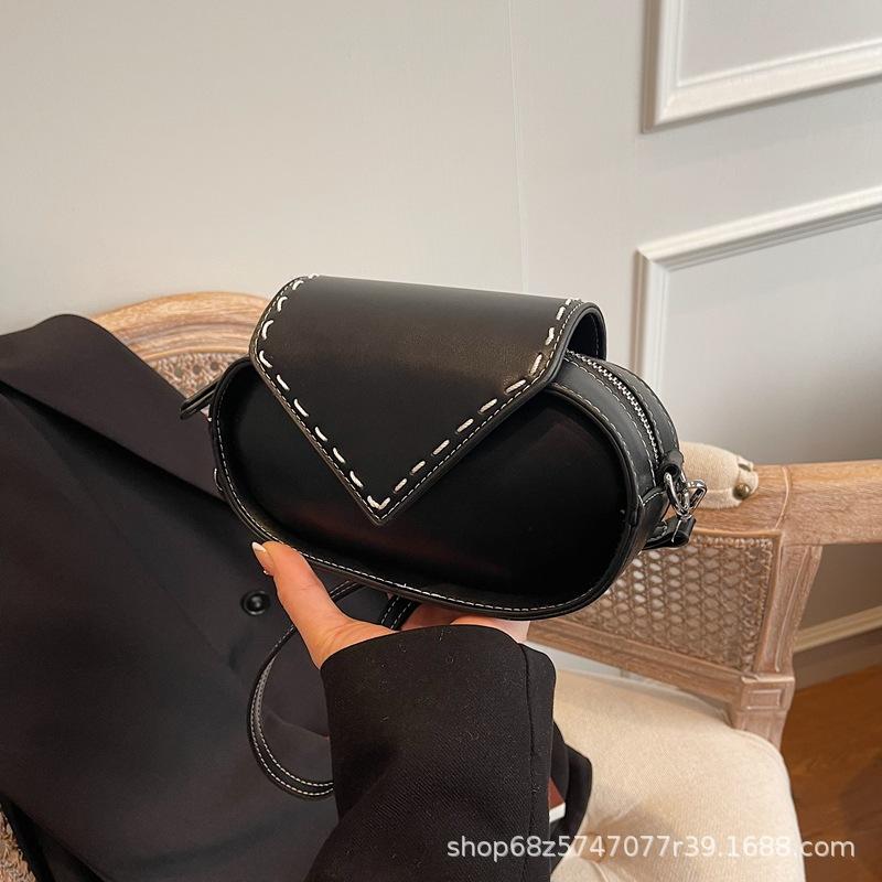 Stylish and simple shoulder messenger bag casual commuter bag 2025 new foreign style matching design retro small bag women