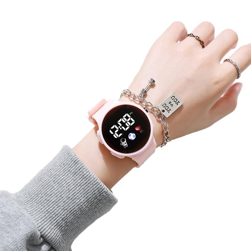 Популярные и стильные круглые электронные часы для детей с дизайном космонавта, высокотехнологичные и модные