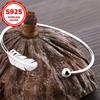 Silver minimalist elegant feather bracelet, exquisite, simple, nostalgic, vintage, personalized, diverse, very suitable for women