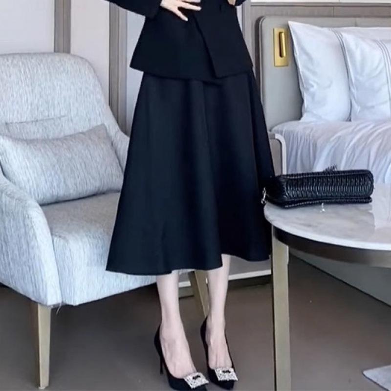 Осень 2024 г. Женская юбка в стиле французского Хепберна: Шикарный комплект из двух частей для рабочего места