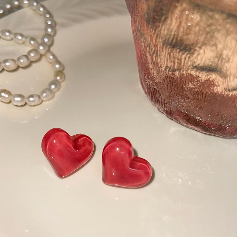 Летние серьги-пусеты в виде сладких желейных сердечек 2023: Трендовый, Нишевый Дизайн, Ощущение Легкой Роскоши для Женщин