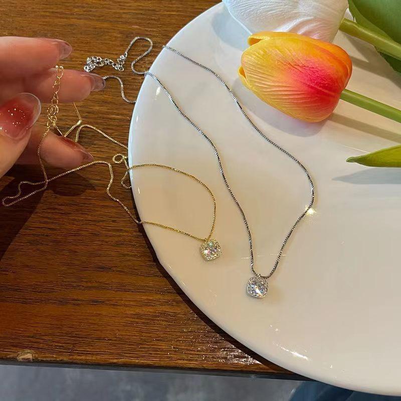 Маленький квадратный циркониевый кулон, модное простое женское роскошное элегантное блестящее ожерелье с цепочкой на ключицы, ювелирные изделия, подарки для вечеринок, аксессуары