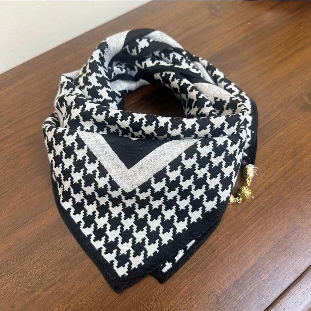 Print Magnetic Buckle Silk Scarf For Women Triangle Neck Scarf For Autumn And Winter Warmth And Cold Resistance Fashion Scarves