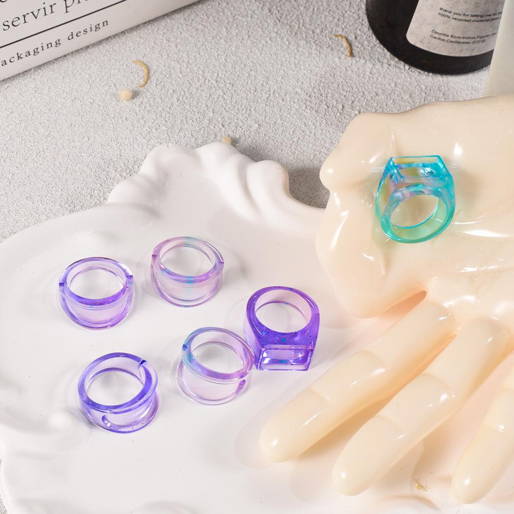 Трехсоставный набор колец из эпоксидной смолы с кристаллами и имитацией жадеита