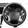 Для Mitsubishi Pajero Sport III Montero 2015- Черная кожаная противоскользящая накладка на руль автомобиля, сшитая вручную