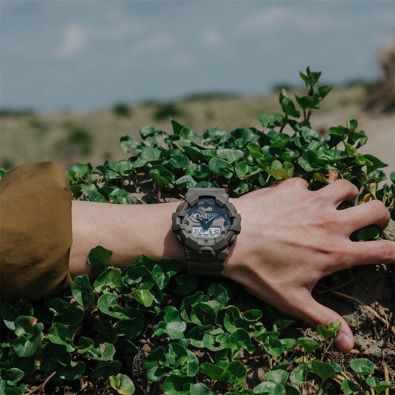Casio Серия G-SHOCK с двойным дисплеем (ЖК/стрелочным), водонепроницаемость 200 м, кварцевый механизм, полимерный ремешок, японские и корейские часы, унисекс, серый, GA-700NC-5AJF