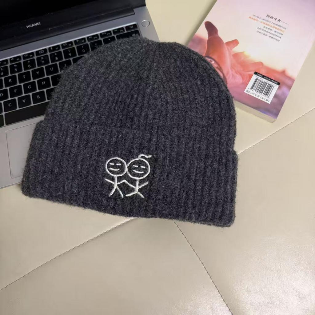 [Stickman Embroidery] Knitted hat women's warm and cold hat shows a small and versatile face