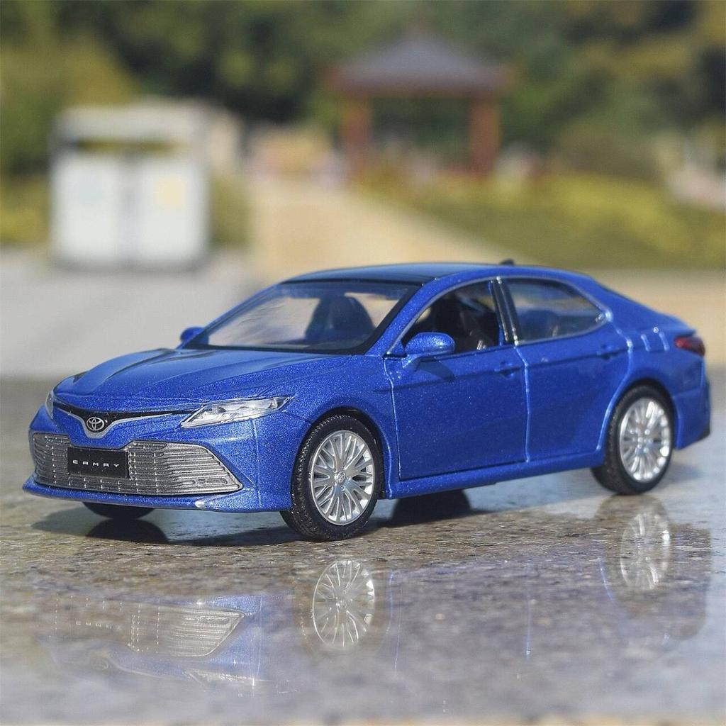 1/43 TOYOTA Camry Модель автомобиля из сплава Литой металлический транспорт Модель автомобиля Миниатюрный масштаб Высокая симуляция Коллекция Детская игрушка Подарок