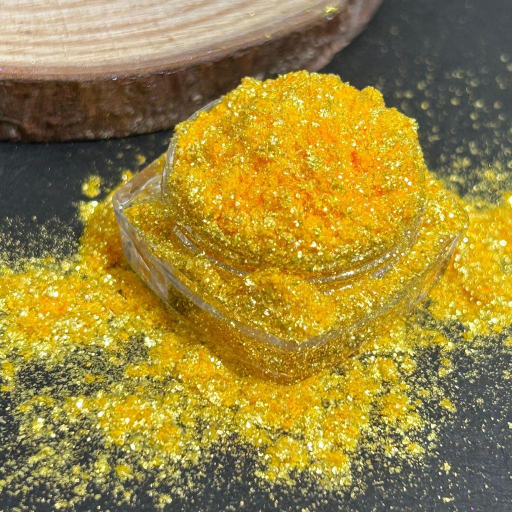 **Переливающийся серебристый блестящий хайлайтер и тени для век**