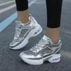 Модные зимние кожаные кроссовки на скрытой платформе серебристые на толстой подошве повседневная обувь женская обувь с блестками осенние ботинки на шнуровке для увеличения роста