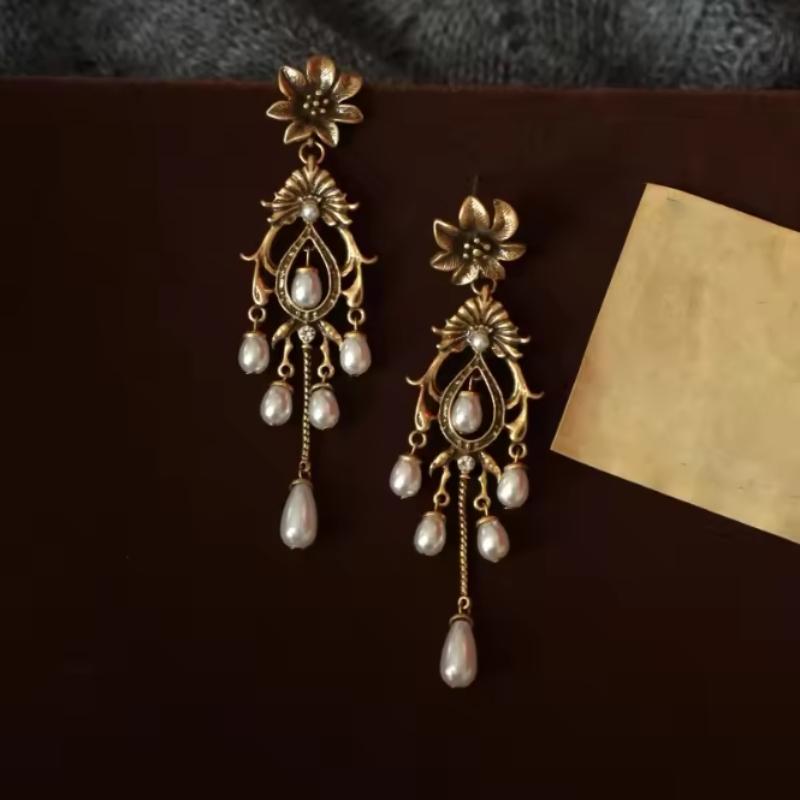 2 штуки Винтажные серьги-капли с цветами, полые, в придворном стиле, с искусственным жемчугом, металлические, золотистого цвета, многоцветные, с кисточками для женщин