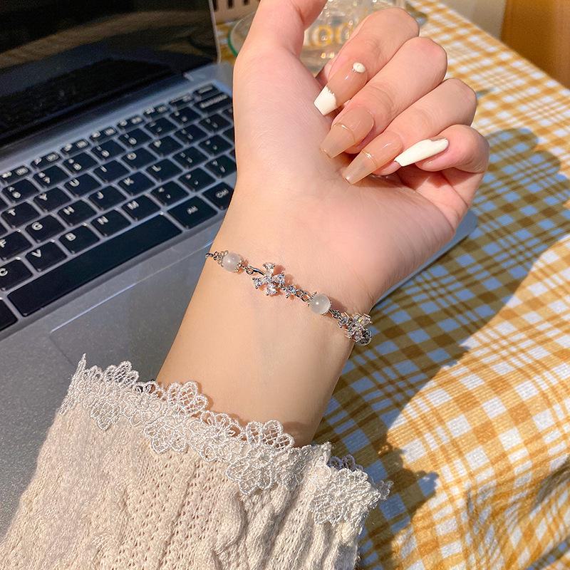 Элегантный браслет-цветок из циркония с камнем кошачий глаз — универсальное, роскошное украшение для женщин