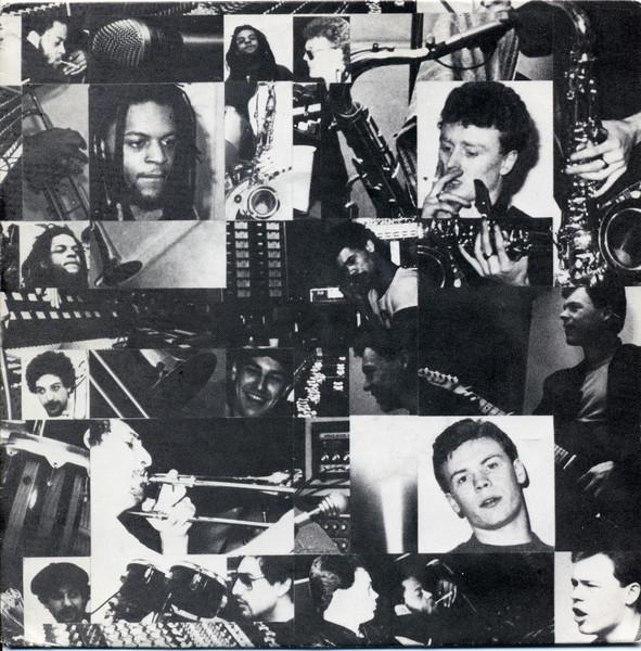 7-дюймовая пластинка UB40 - Don't Walk On The Grass EP CA1334 Epic 1981 Европа Регги, Ска и Даб Б/у