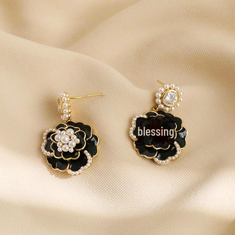 «Серьги-бантики из серебряных игл с жемчугом и цирконием»: Нишевый дизайн, стильный и универсальный, легкий роскошный аксессуар высокого класса.