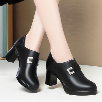 Удобная Модная Обувь на Платформе с Глубоким Вырезом из Мягкой Кожи для Женщин 2025 Весна и Осень Каблуки Туфли-Лодочки для Офиса Мамы