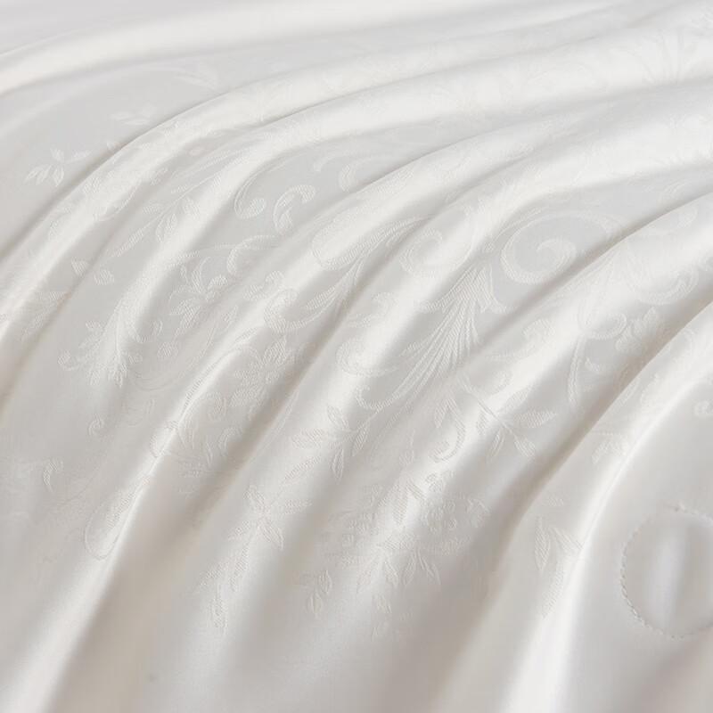 Louis Caro Yadi Mulberry Silk Summer Quilt