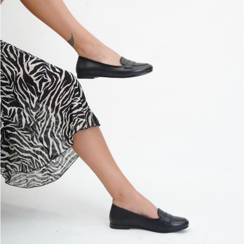 Черные женские кожаные туфли на плоской подошве из натуральной кожи