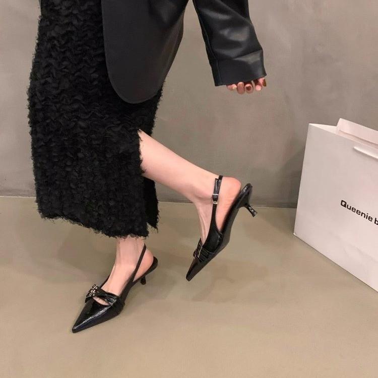 Мода 2024 года. Новые босоножки на высоком каблуке. Женская обувь. Новые летние туфли. Острый носок. Женская обувь для вечеринок. Модная пряжка. Женская обувь.