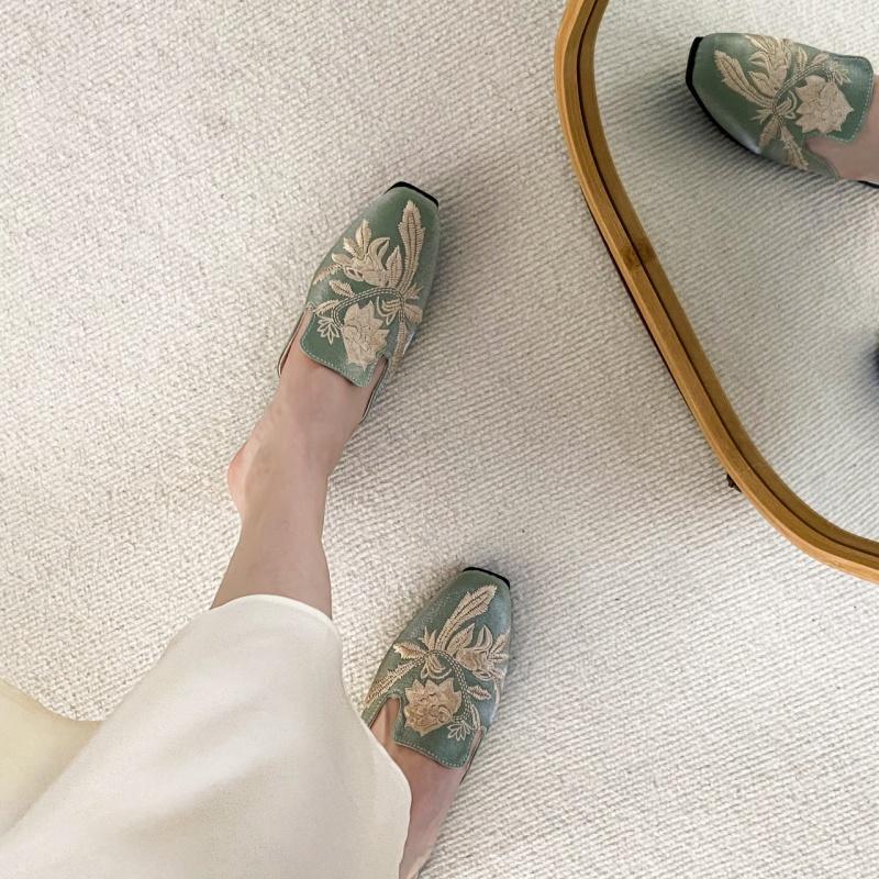 New Chinese Embroidery Wrapped Head Half Slippers Women Wear 2025 Spring and Summer New Retro All-match Flat Slippers