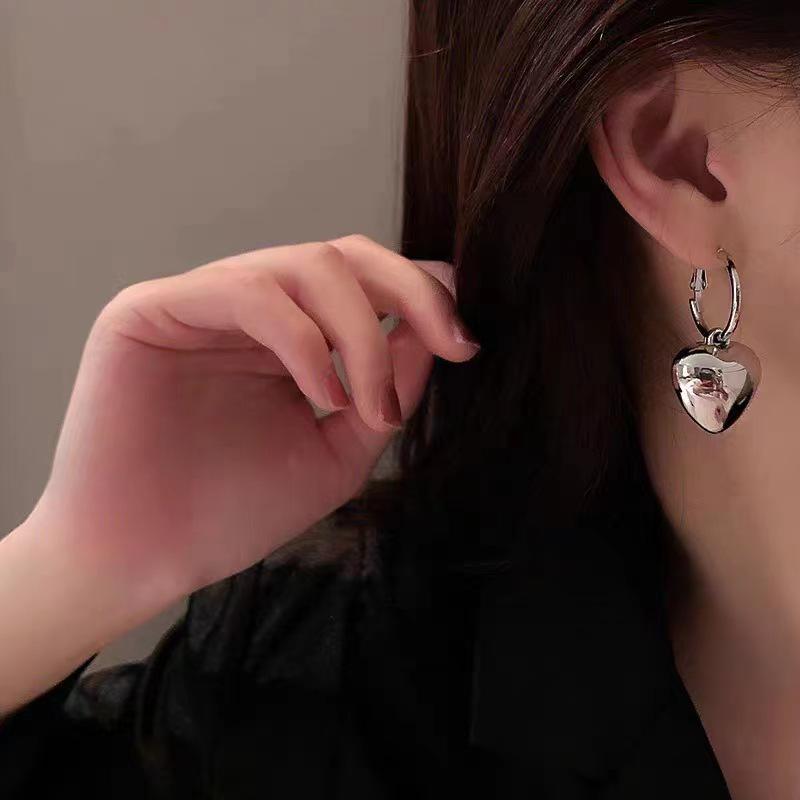 2025 Элегантные 3D серьги в форме персикового сердца: Универсальный, высококачественный дизайн для женщин