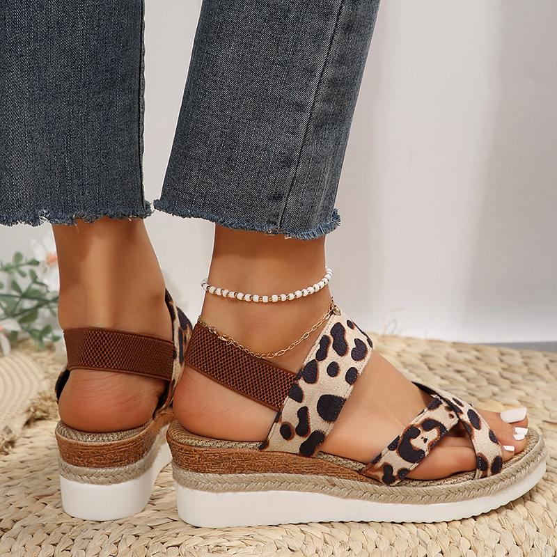 Женские сандалии на танкетке с леопардовым принтом, летние легкие нескользящие прогулочные туфли, женские модные удобные сандалии на платформе