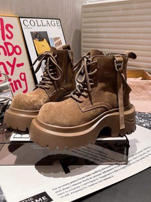 Женские ботинки Мартин 2025 матовые осенние маффины новые на толстой подошве увеличивающие рост локомотивные ретро ботинки на шнуровке короткие ботинки