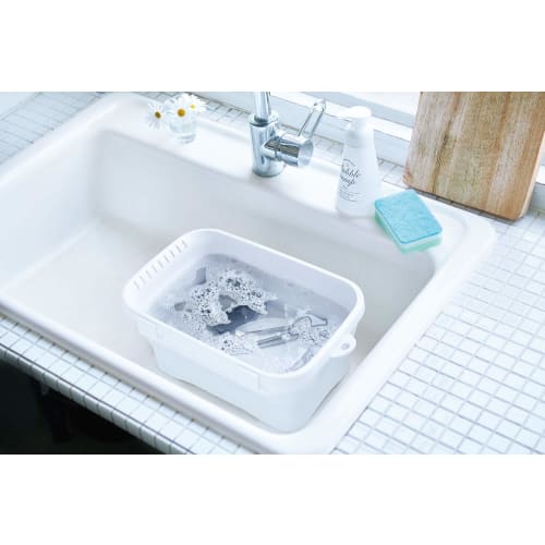 ISETO Kitchen Soft Tub, White, 6.6L, 37.8cm W X 24.0cm D X 5.2-14.7cm H, Made In Japan, Heat-Resistant (100C), Foldable, with Drain Plug, Hangable, W