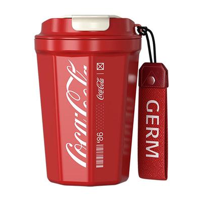 Изолированная кофейная кружка Geni Coca-Cola с бриллиантовым дизайном