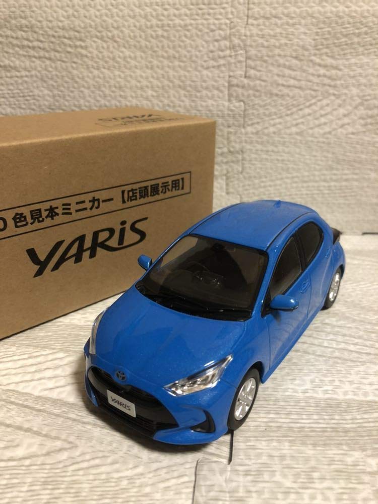Масштабная модель Toyota New Yaris литая синяя 1/30, металлическая.