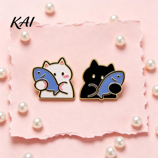 Golden Plated Edge Brooch Holding Fish Cartoon Cat Brooch, Enamel Kitten Alloy Badge Pin, Animal Clothing Accessories for Backpacks Hats Scarves