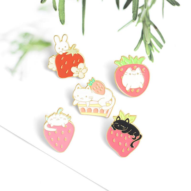Strawberry Cat Adorable Brooch Cute Japanese Style Creative Pin Accessory For Bags
