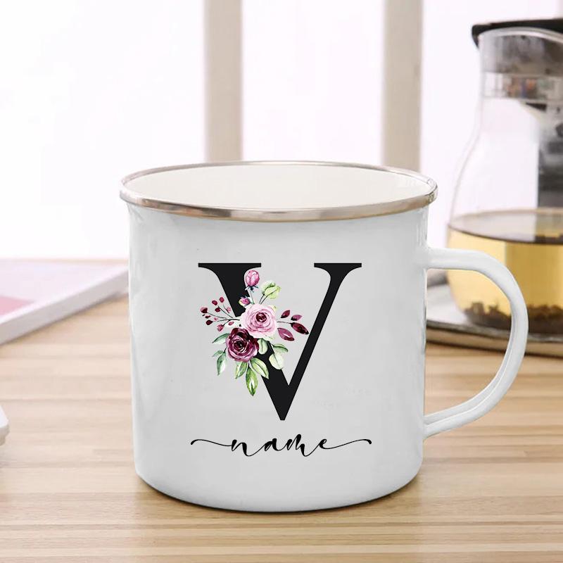 26 инициалов, черная буква, фиолетовый цветочный принт, эмалированная кружка, креативные кофейные чашки, дорожная чашка, персонализированные подарки, кружки для напитков