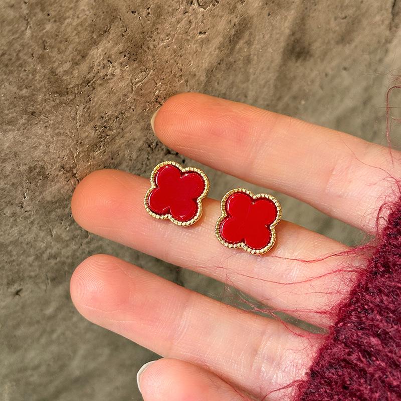 Четырехлистный клевер, маленькие ароматные серьги ветра, женские простые легкие роскошные серьги для пожилых людей, с чувством темперамента, уникальные универсальные серьги
