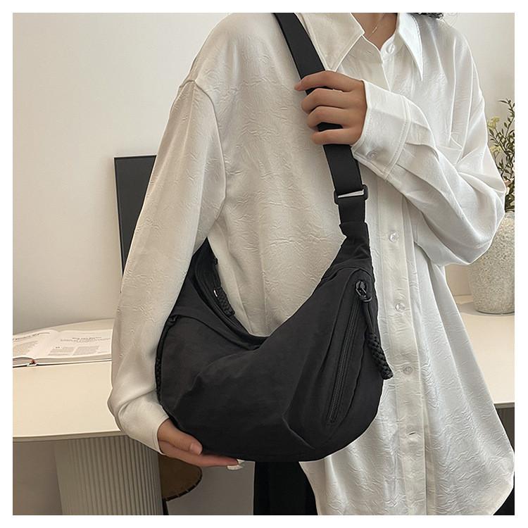 Ielgy Large Capacity Commuter Work Cloth Bag Fashion Nylon Dumpling Bag Crossbody Korean Version