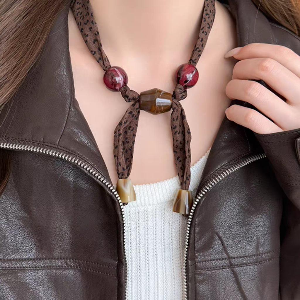 Шелковый шарф-ожерелье с леопардовым принтом и бусинами, с узором "кешью" и деревянными бусинами, в ретро-стиле, длинная выдвижная цепочка для свитера.