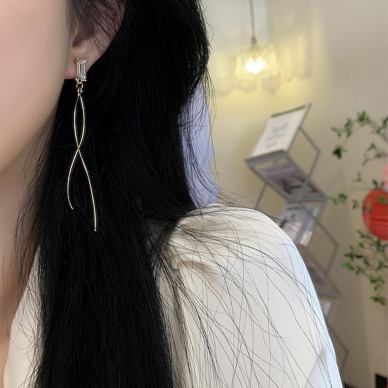 Minimalist Cross Curve Drop Ear Clips Gold Color Slim Long Tassel Clip on Earrings for Female Women Non Pierced Jewelry