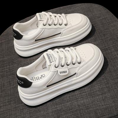 Кожаные маленькие белые туфли женские 2025 новая весенняя популярная обувь на толстой подошве женская спортивная и повседневная универсальная женская обувь в стиле маффин