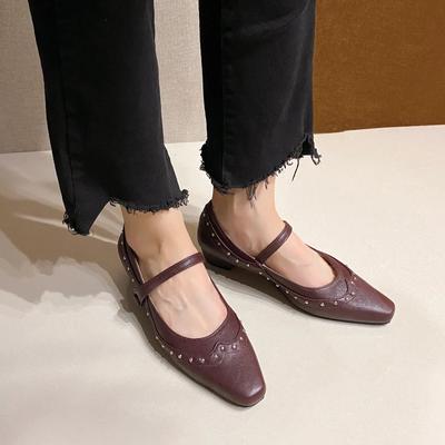 2024 Модная женская обувь с пряжкой на ремне, горячая распродажа, острый носок, офисная и карьерная обувь, высокое качество, заклепки, большие размеры, сплошной каблук для женщин