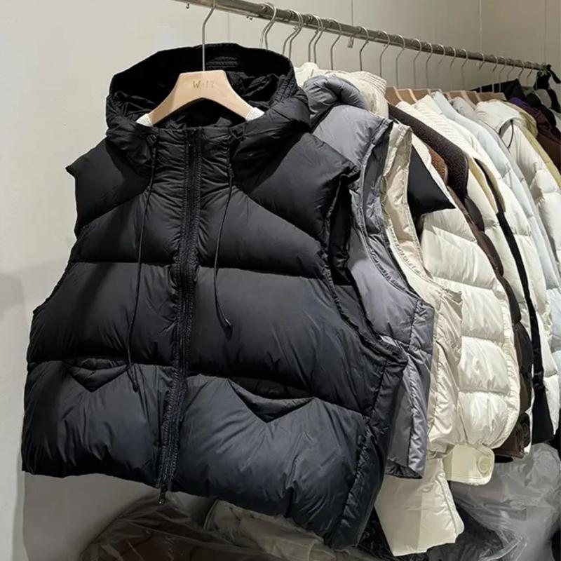 Short Thick Hooded Ladies Sleeveless Vest, Warm and Comfortable Women's Black Vest Jacket In Autumn and Winter